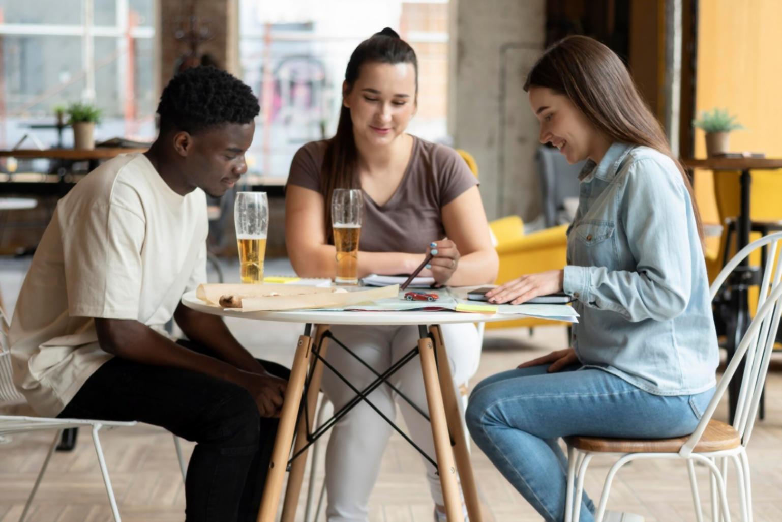 Sesión de formación práctica en análisis financiero con casos reales